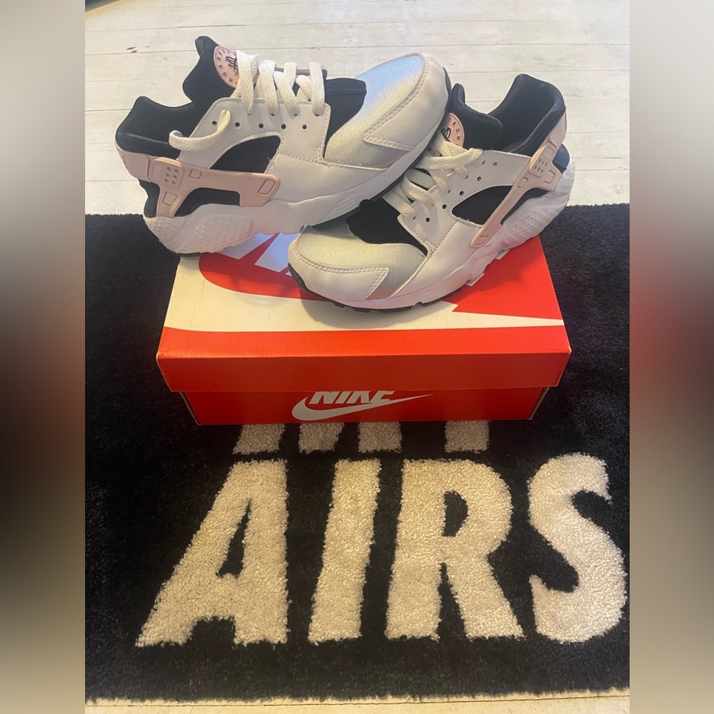 Nike Shoes | Nike Huaraches | Color: White | Size: 6.5Y |